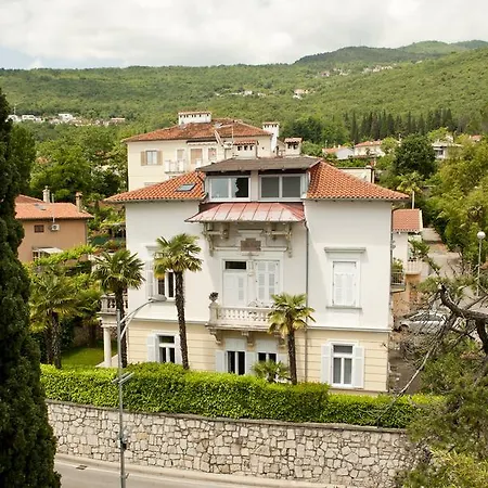 Isadora Apartment